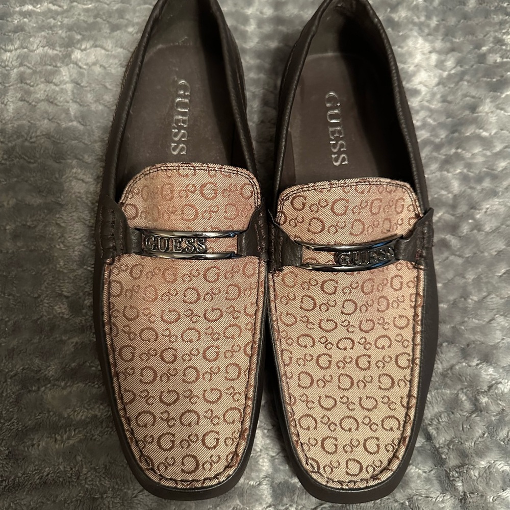NWOT Men's Size 11 Guess Brown Loafers with Metal Detail
